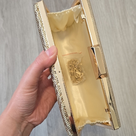 Elegant Gold Clutch Bag - Picture 8 of 9